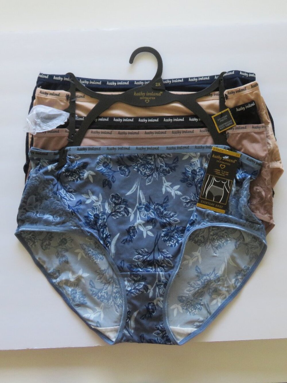 (#123) Kathy Ireland 5-pack Tag free Briefs Panties